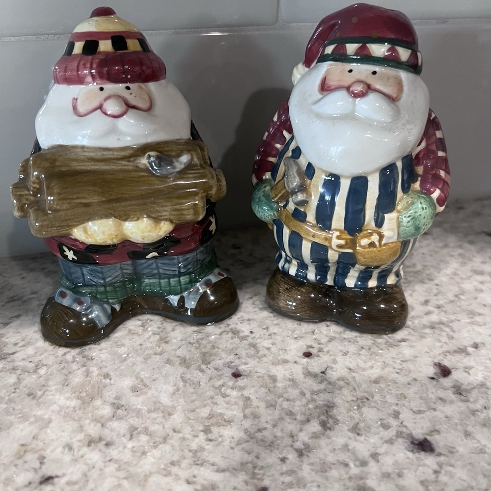 Sakura Woodland Santa Salt & Pepper Shakers ~ Debbie Mumm Series 4.5" Vtg